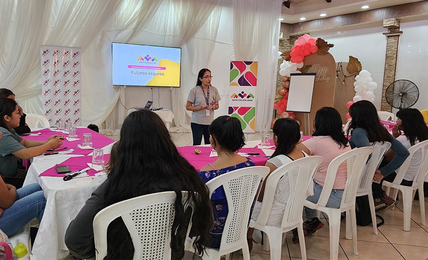 Con Futuros Seguros empoderando a adolescentes embarazadas y madres jóvenes en Petén